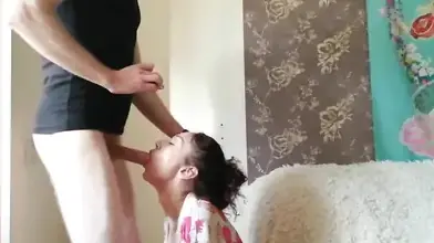 Горячее порно видео: Подруга берет его большой член глубоко и громко стонет