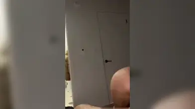 イランの美女が巧みにチンポに跨り、熱くてエッチなハードコアアクションを見せる