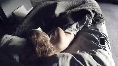 تسجيلات كاميرا خفية لامرأة متزوجة تعبث بنفسها.